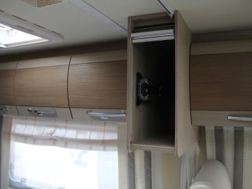 Bürstner BUT569 Nexxo T569 | Vast Bed | Kleine Camper| Elektrische Trap| Douche| Frans Bed